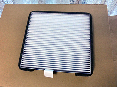 HONDA FIT RS GE8 5MT TYPE R エアコンフィルターの交換 - BLITZ ハイブリッド エアコンフィルター2