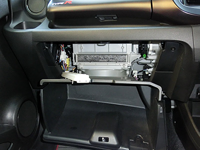 HONDA FIT RS GE8 5MT TYPE R エアコンフィルターの交換 - BLITZ ハイブリッド エアコンフィルター4