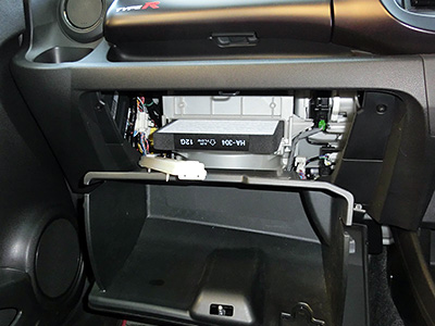 HONDA FIT RS GE8 5MT TYPE R エアコンフィルターの交換 - BLITZ ハイブリッド エアコンフィルター5
