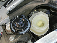 HONDA FIT RS GE8 5MT TYPE R ブレーキフルードの交換 - WAKOS ブレーキフルード DOT4