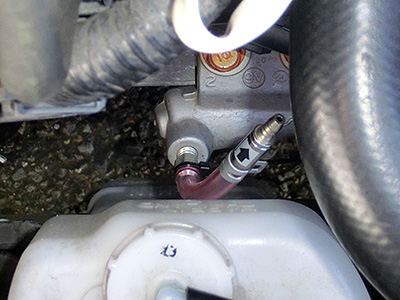 HONDA FIT RS GE8 5MT TYPE R クラッチフルードの交換 - WAKOS ブレーキフルード DOT4 6