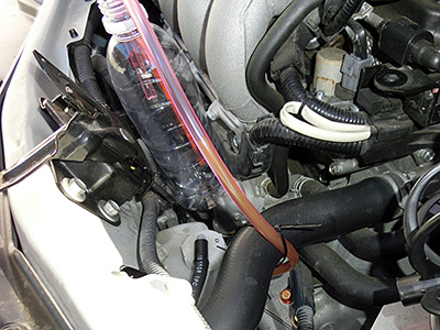 HONDA FIT RS GE8 5MT TYPE R クラッチフルードの交換 - WAKOS ブレーキフルード DOT4 10