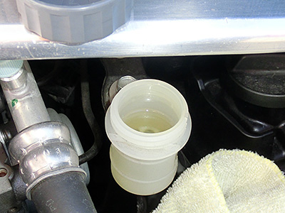 HONDA FIT RS GE8 5MT TYPE R クラッチフルードの交換 - WAKOS ブレーキフルード DOT4 11